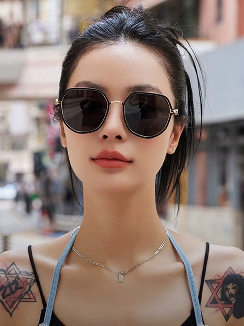 ルイヴィトンサングラス正面デザイン